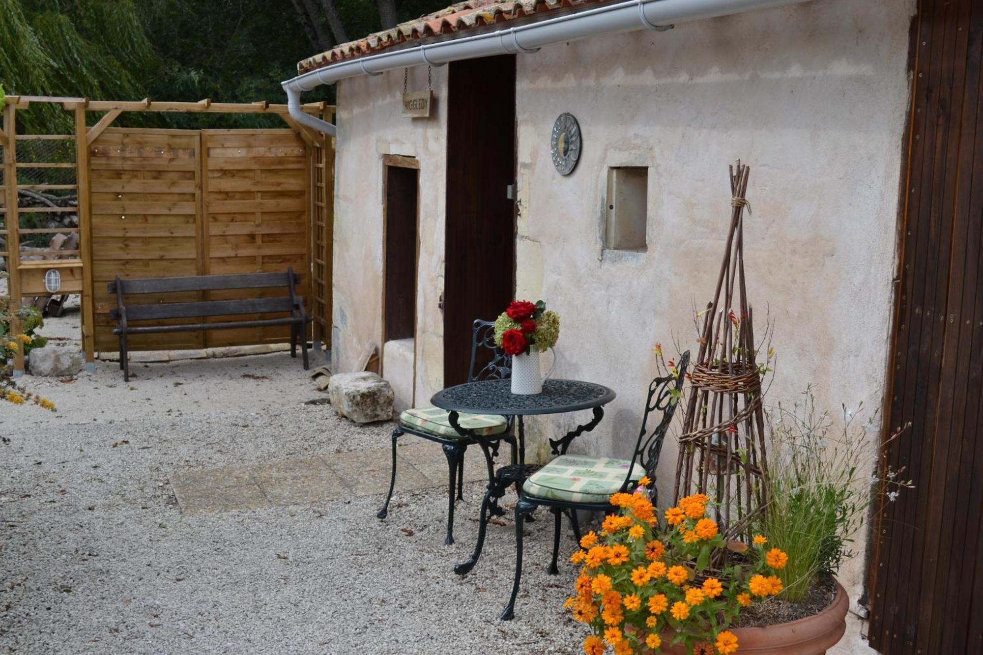 Le Moulin De Lusseau Bed and Breakfast Chef-Boutonne Habitación foto