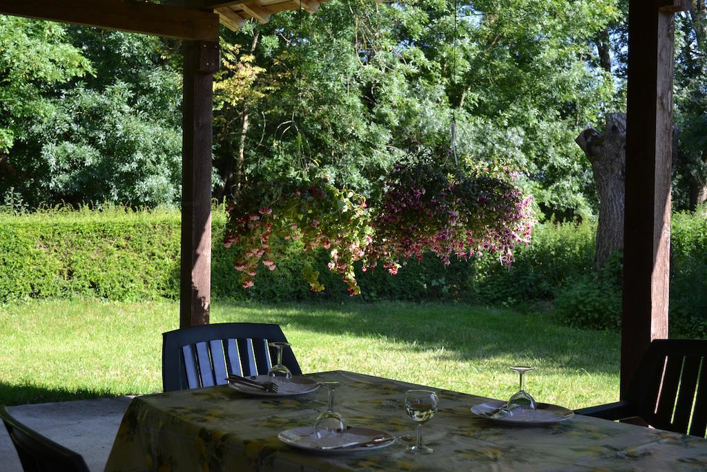 Le Moulin De Lusseau Bed and Breakfast Chef-Boutonne Exterior foto