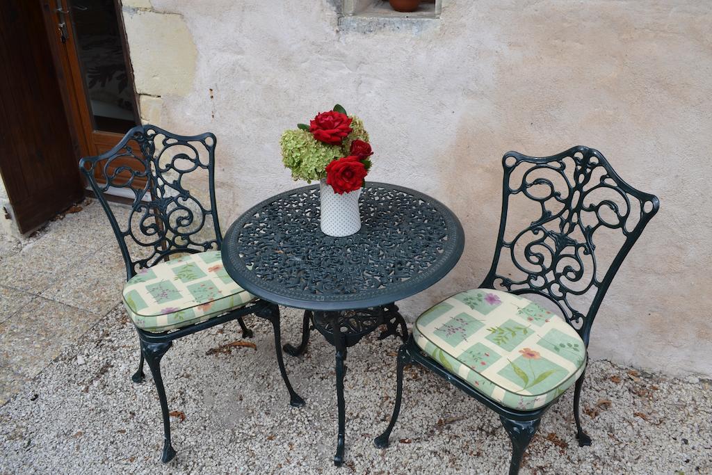 Le Moulin De Lusseau Bed and Breakfast Chef-Boutonne Habitación foto